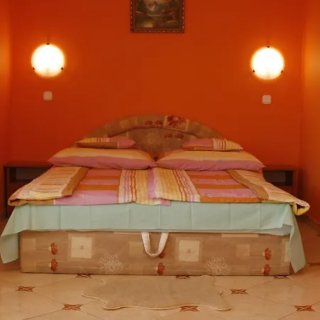 Magdalena Apartmanhaz *