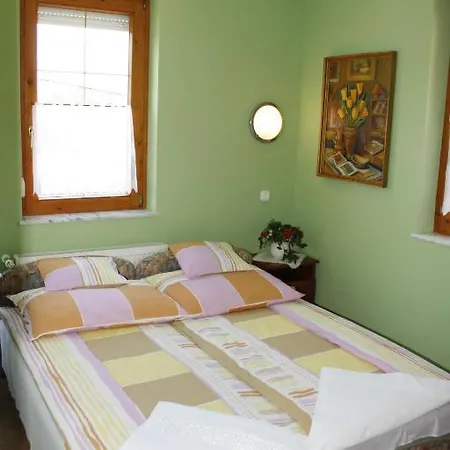 Magdalena Apartmanhaz *